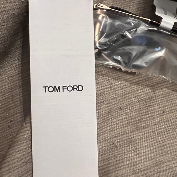 authentic men’s Tom Ford sunglasses. new with tag - Picture 5 of 11